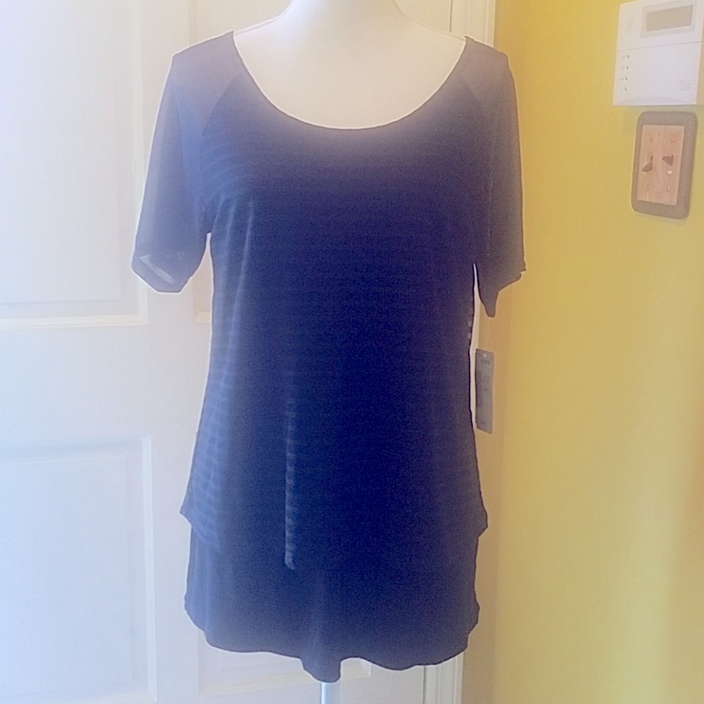🌺 NWT Sheer sleeve black bouse